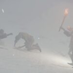 【画像】埋まってる亡者を助けようとしてる…